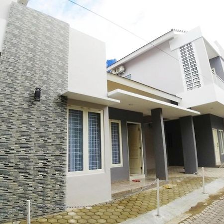 Omah Bondi Family Homestay By Fh Stay 요그야카르타 외부 사진