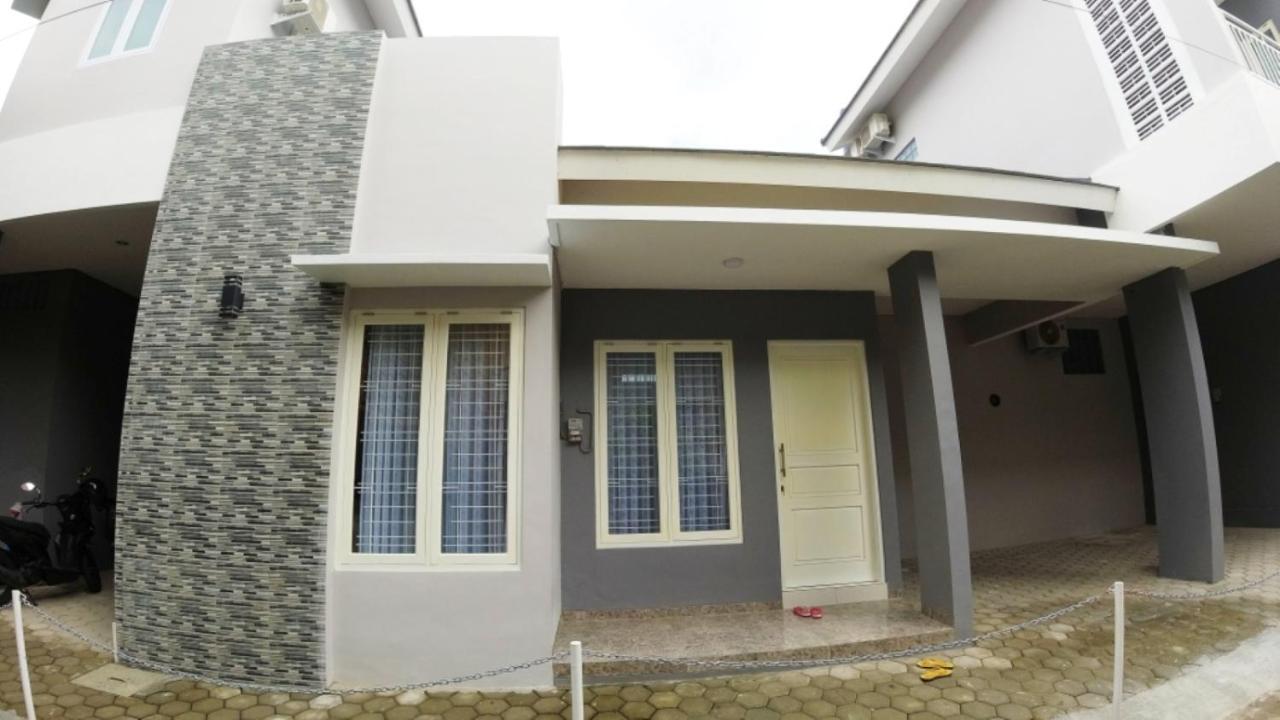 Omah Bondi Family Homestay By Fh Stay 요그야카르타 외부 사진